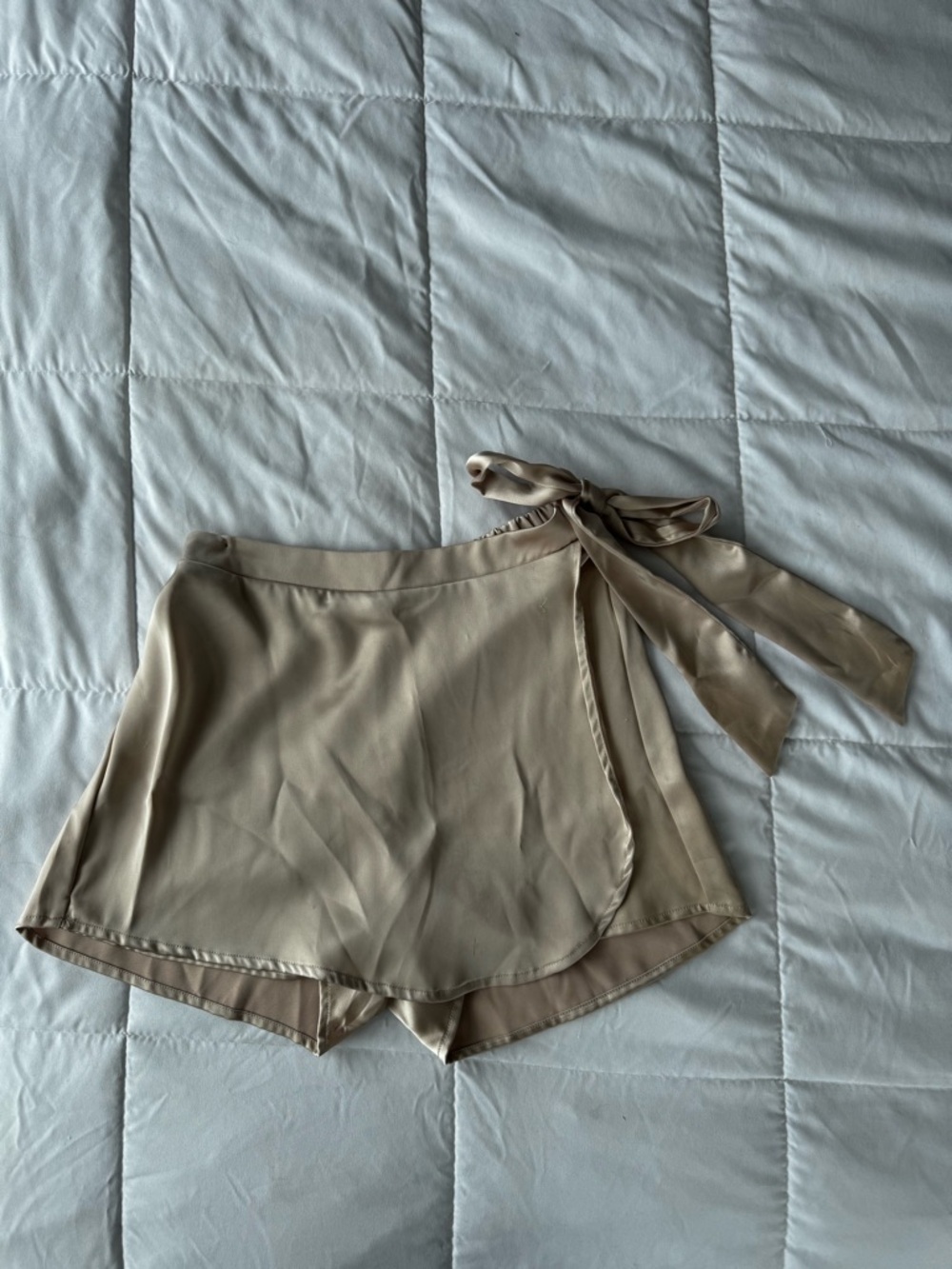 Women’s Satin Tie Skort in Beige - Size Small ✨